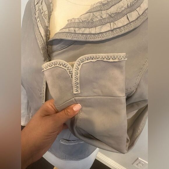 Elie Tahari Women's Gray Ruffled Leather Jacket Size Small Petite - Picture 4 of 10